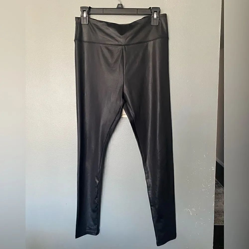 Wild Fable black hi-rise leggings size medium